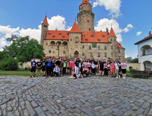 Školní výlet 6. a 7. ročníku – Javoříčské jeskyně a Státní hrad Bouzov